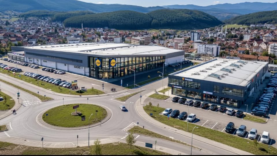 JAVNA PREZENTACIJA URBANISTIČKOG PROJEKTA ZA IZGRADNJU OBJEKTA JAVNE NAMENE- KRUŽNOG TOKA I ZA URBANISTIČKO-ARHITEKTONSKU RAZRADU LOKACIJE RETAIL PARKA I LIDL-A U TUTINU